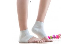 OIL  MOISTURISING SOCKS AND MASKS