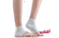 OIL  MOISTURISING SOCKS AND MASKS